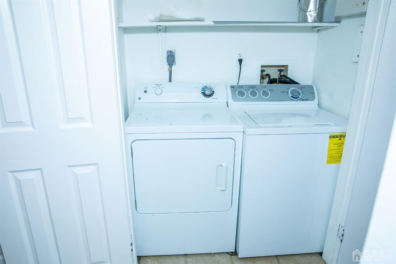 111 Keystone Court, Unit A Woodbridge, NJ 07095 - Photo 18 of 33 a utility room with dryer and washer