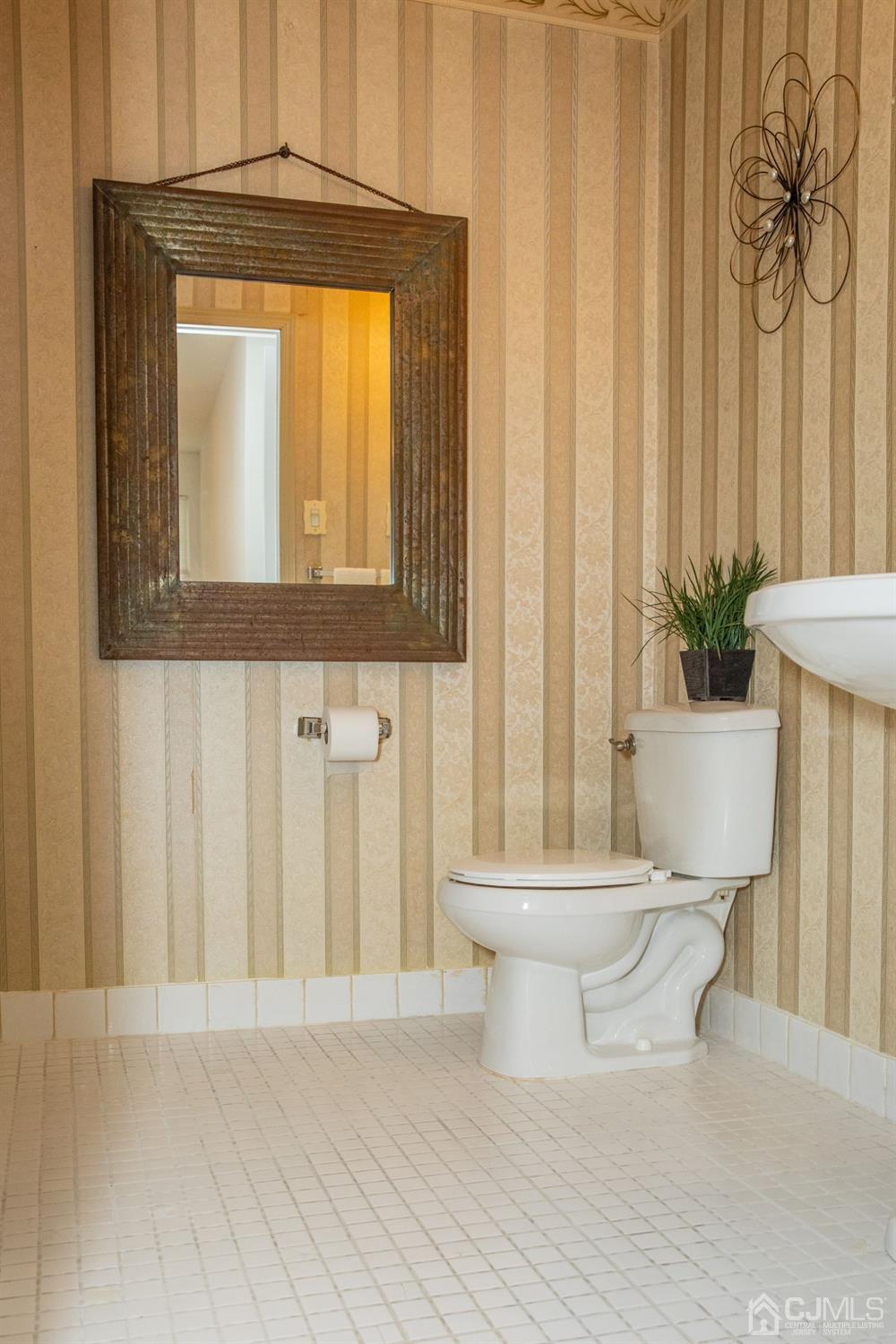 111 Keystone Court, Unit A Woodbridge, NJ 07095 - Photo 24 of 33 a bathroom with a toilet and a shower curtain
