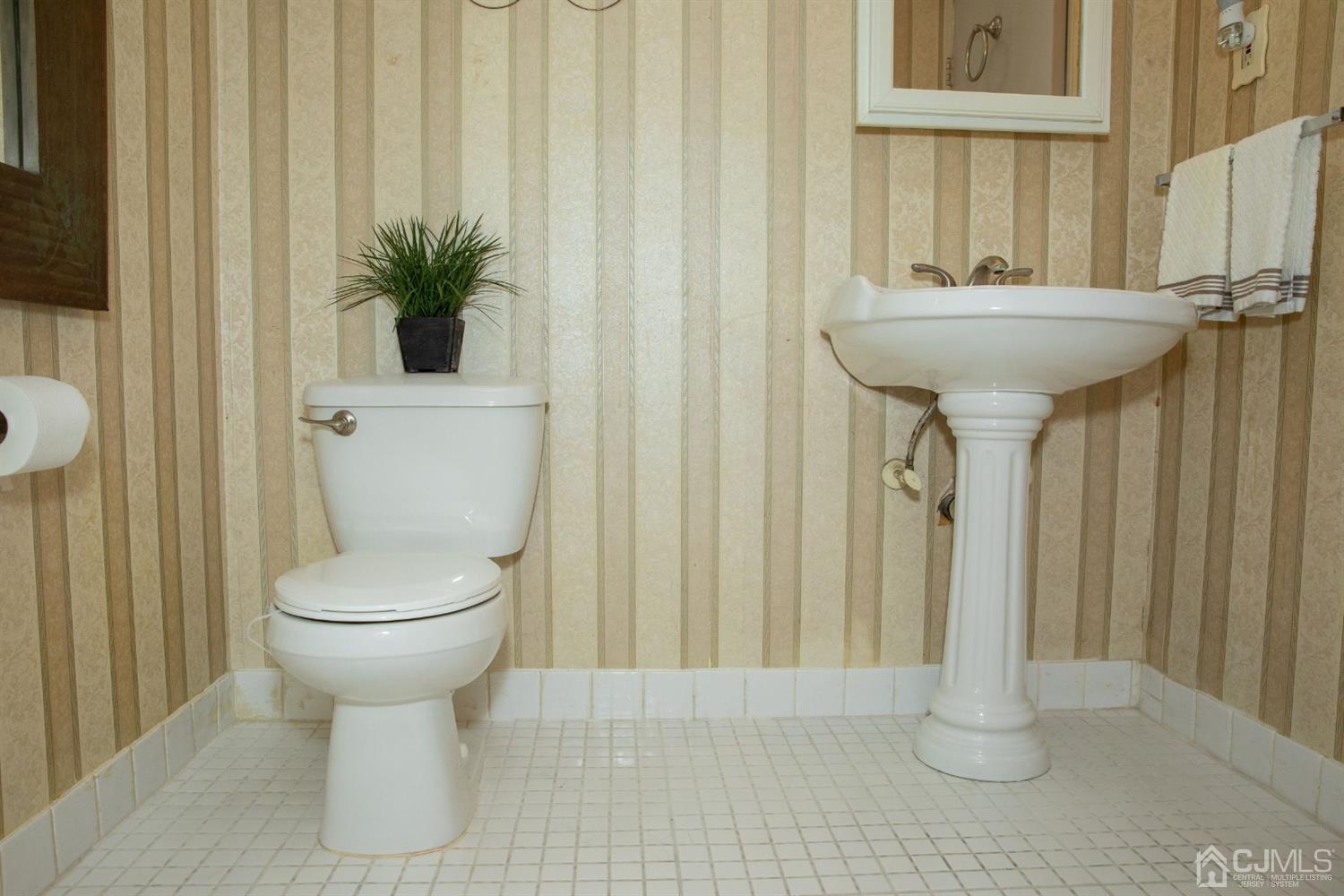 111 Keystone Court, Unit A Woodbridge, NJ 07095 - Photo 26 of 33 a bathroom with a sink a toilet and shower