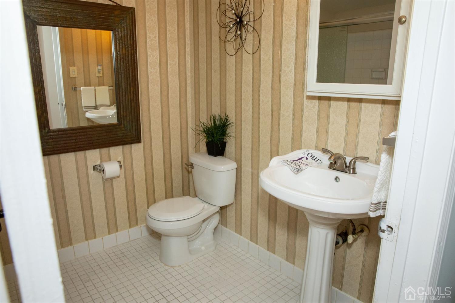 111 Keystone Court, Unit A Woodbridge, NJ 07095 - Photo 27 of 33 a bathroom with a sink toilet and shower