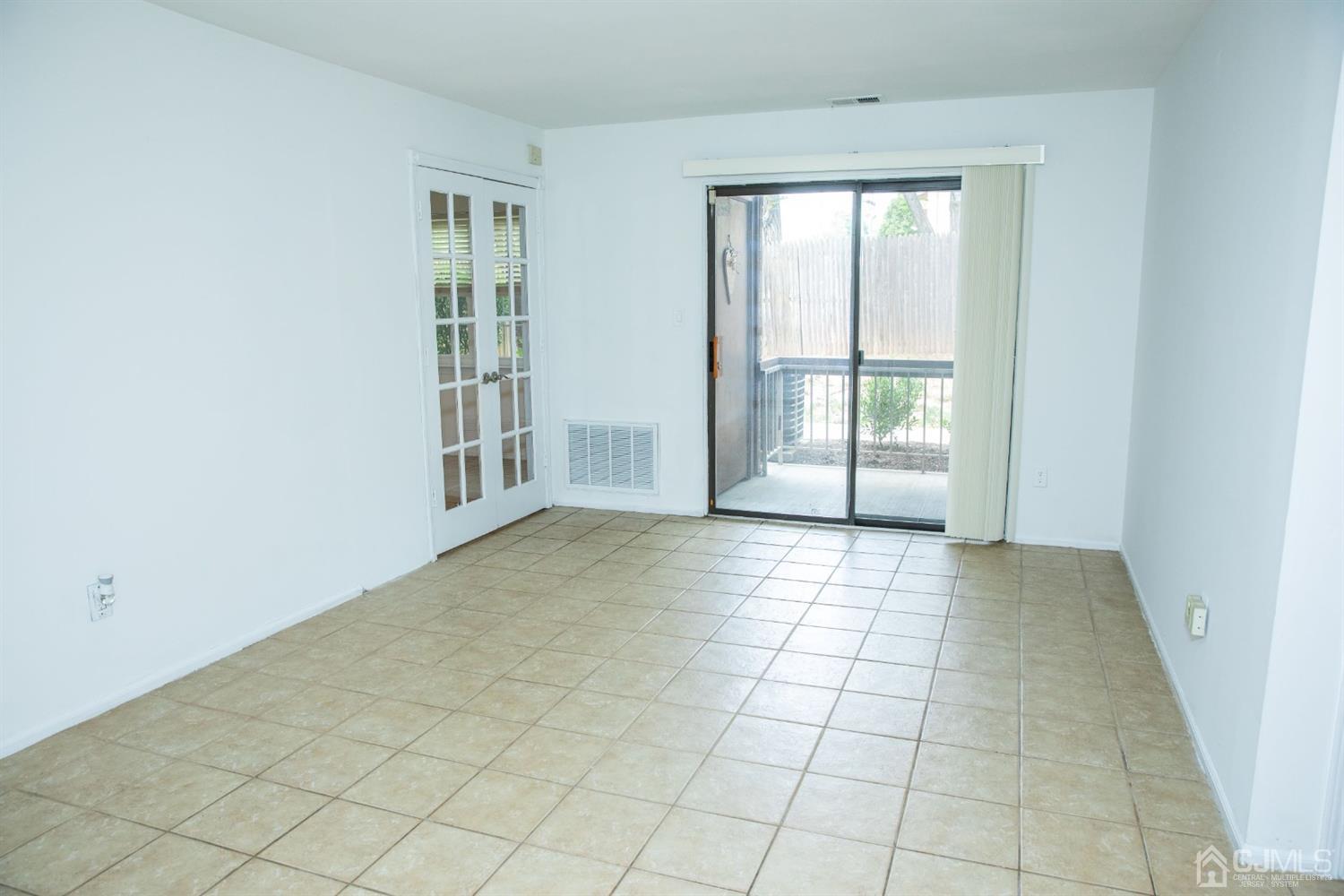 111 Keystone Court, Unit A Woodbridge, NJ 07095 - Photo 6 of 33 an empty room with windows