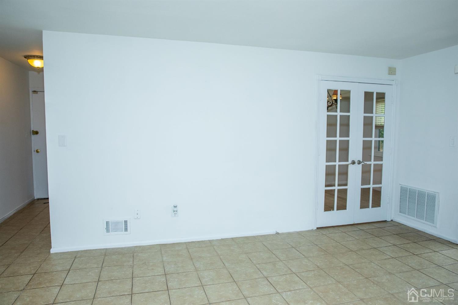 111 Keystone Court, Unit A Woodbridge, NJ 07095 - Photo 8 of 33 a view of an empty room