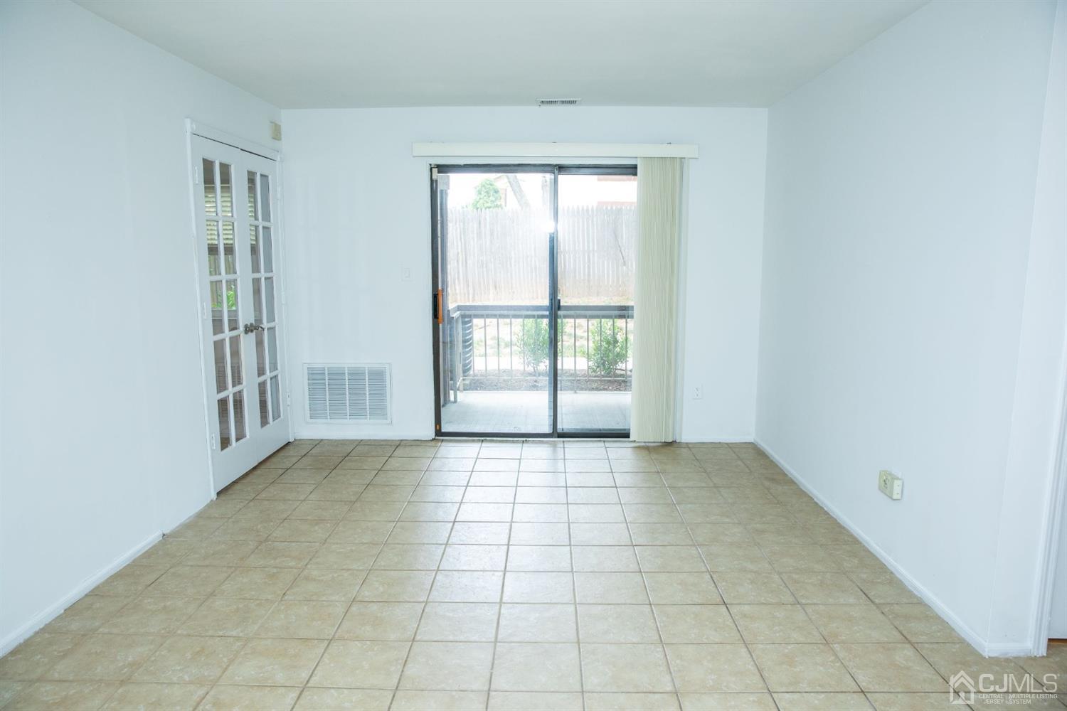 111 Keystone Court, Unit A Woodbridge, NJ 07095 - Photo 9 of 33 an empty room with windows
