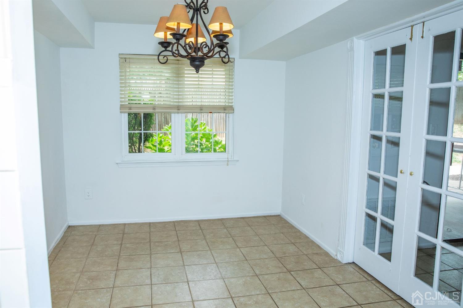 111 Keystone Court, Unit A Woodbridge, NJ 07095 - Photo 10 of 33 an empty room with windows