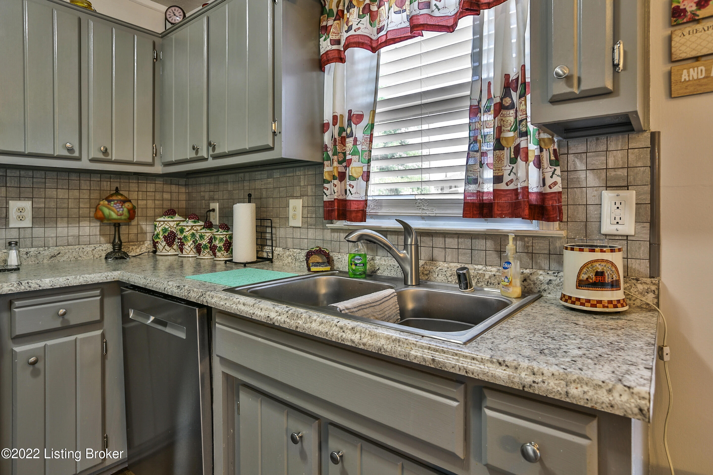 213 Rolling Ridge Way Simpsonville, KY 40067 - Photo 12 of 30 213-rolling-ridge-019