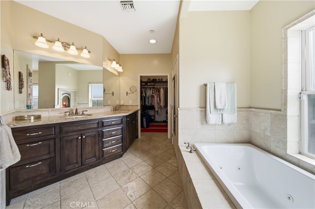 13675 Davenport Road Agua Dulce, CA 91390 - Photo 16 of 51 Primary bathroom