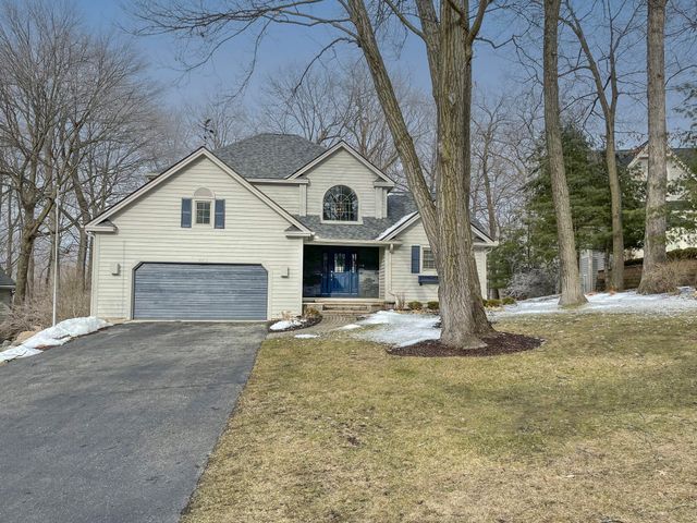 1047 Briarwood Drive, Fontana, WI 53125