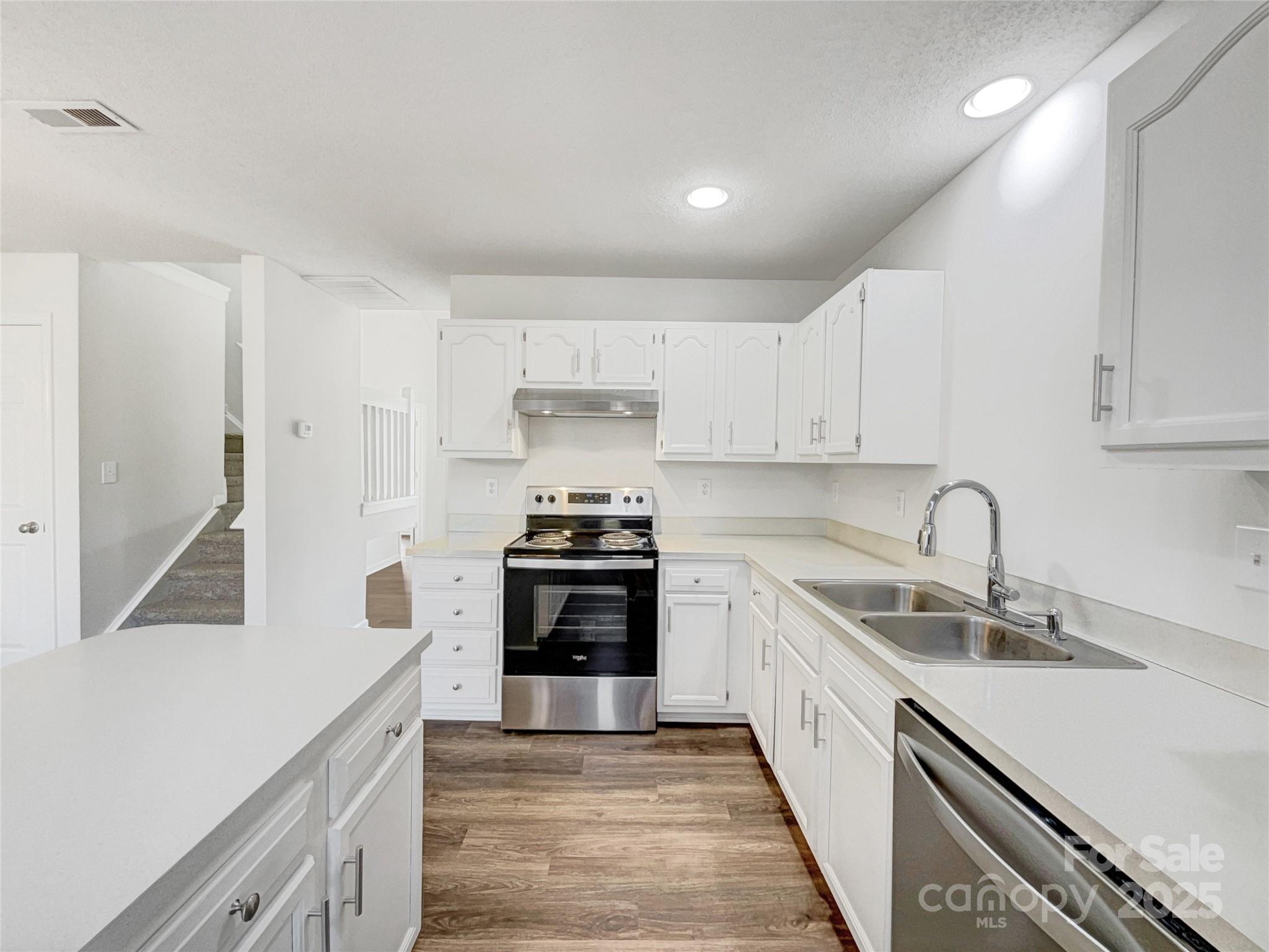 9028 4 Mile Creek Road Charlotte, NC 28277 - Photo 2 of 20