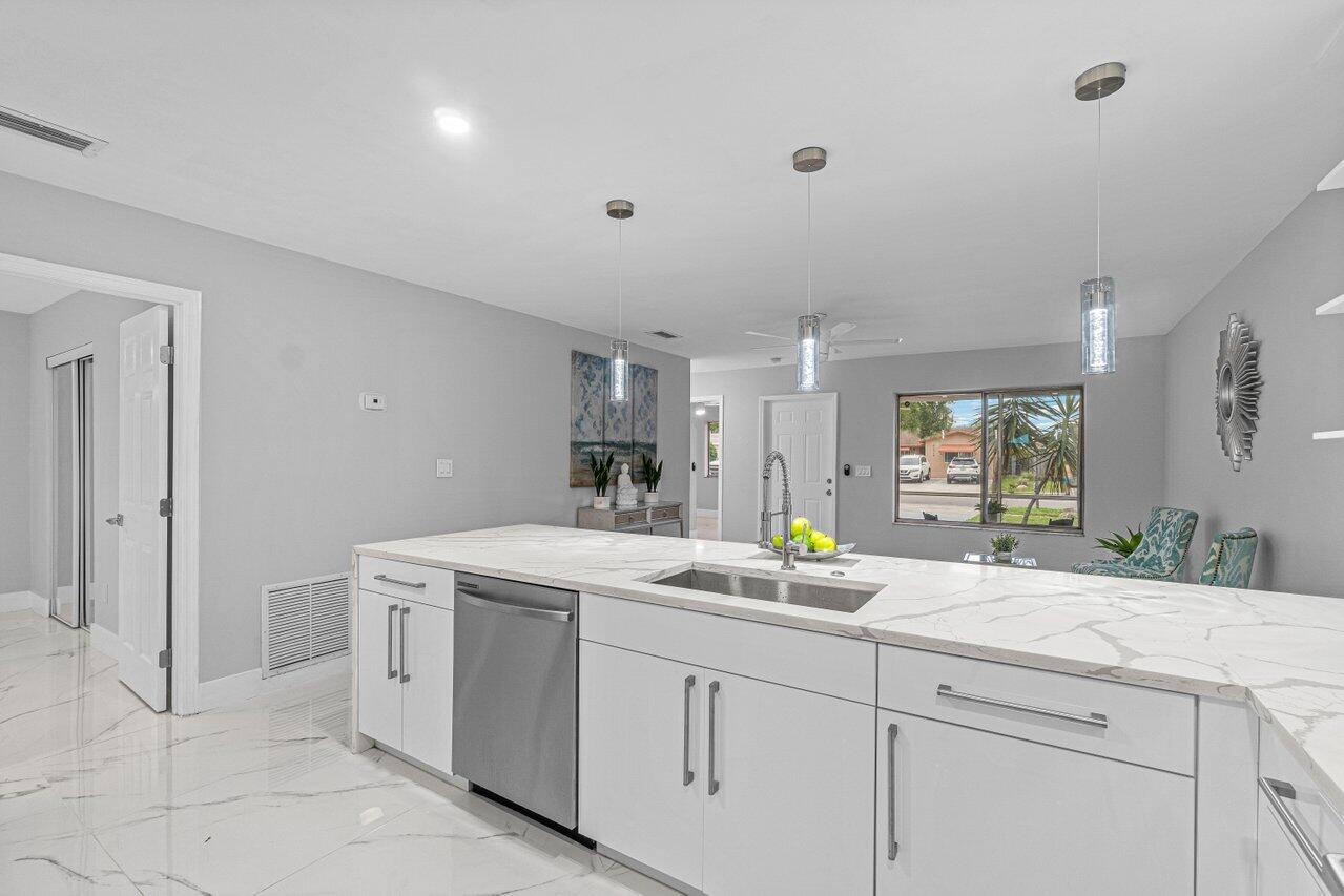 22217 Southwest 62nd Court Boca Raton, FL 33428 - Photo 12 of 38 021-22217Southwest62ndCourt-BocaRaton-FL