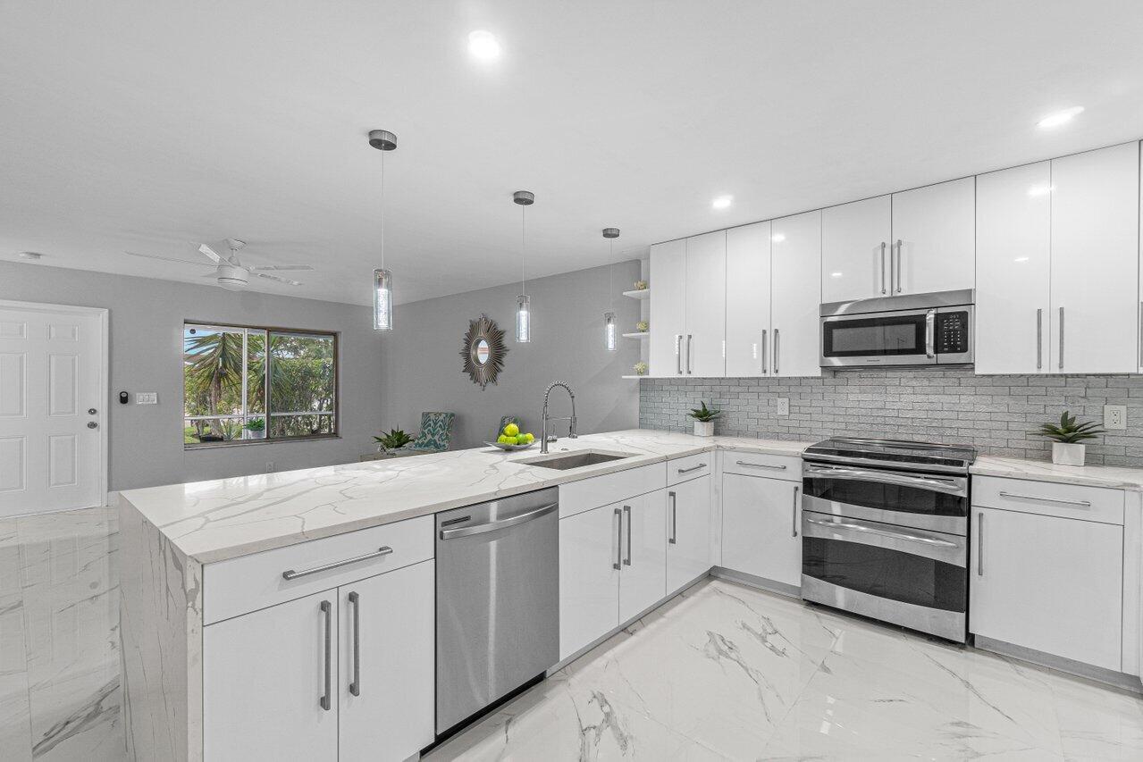 22217 Southwest 62nd Court Boca Raton, FL 33428 - Photo 9 of 38 020-22217Southwest62ndCourt-BocaRaton-FL