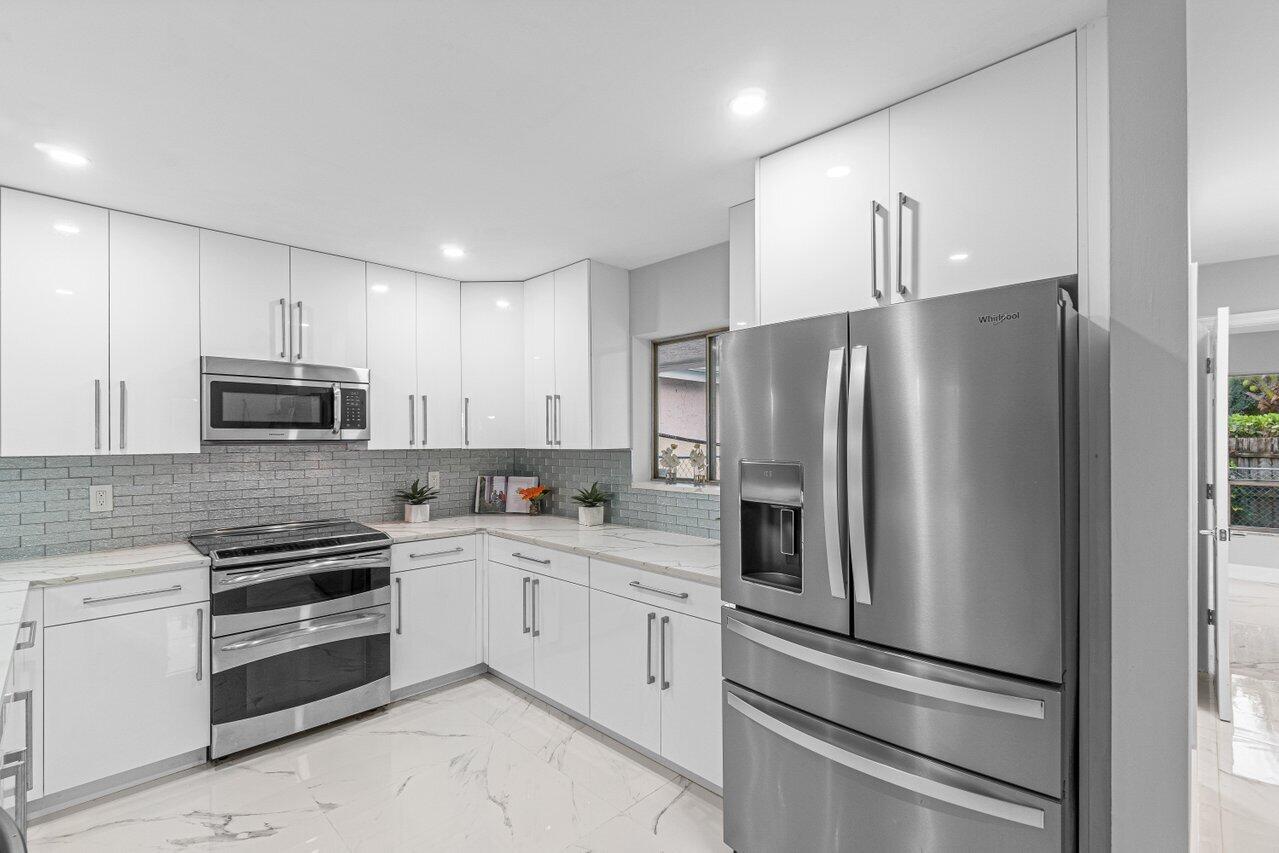 22217 Southwest 62nd Court Boca Raton, FL 33428 - Photo 10 of 38 019-22217Southwest62ndCourt-BocaRaton-FL