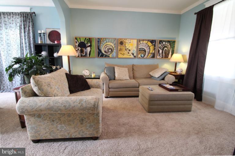 641 Tunbridge Road Baltimore, MD 21212 - Photo 7 of 29 Living Room