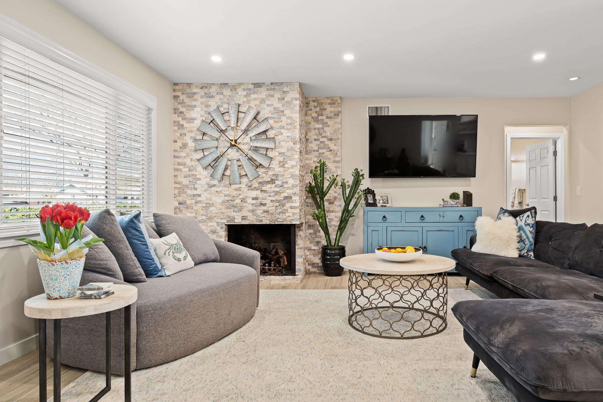 1330 La Manida Street Carpinteria, CA 93013 - Photo 4 of 35 8-web-or-mls-UpmarketMedia_1330LaMan-24