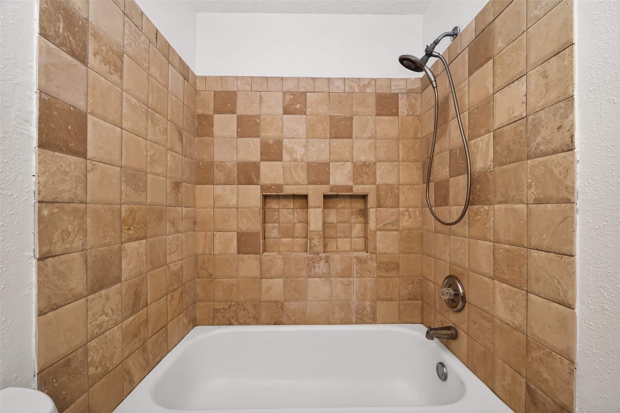 42 Rockridge Drive Spring, TX 77381 - Photo 27 of 39 Tub/shower in secondary bath.