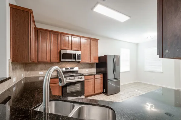 $2,400 | 10019 Lynnwood Drive, Baytown, TX 77521