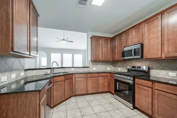 $2,400 | 10019 Lynnwood Drive, Baytown, TX 77521