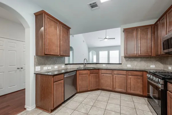 $2,400 | 10019 Lynnwood Drive, Baytown, TX 77521