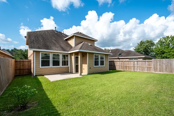 $2,400 | 10019 Lynnwood Drive, Baytown, TX 77521