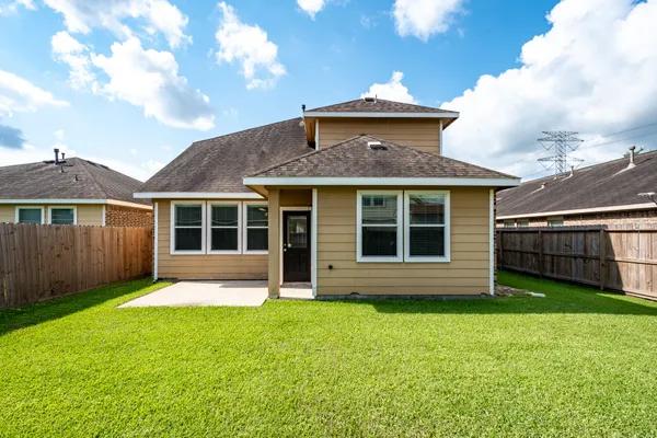 $2,400 | 10019 Lynnwood Drive, Baytown, TX 77521