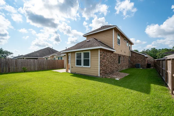 $2,400 | 10019 Lynnwood Drive, Baytown, TX 77521