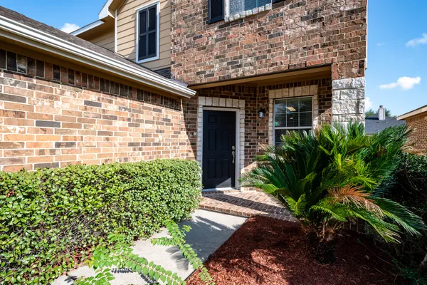 $2,400 | 10019 Lynnwood Drive, Baytown, TX 77521