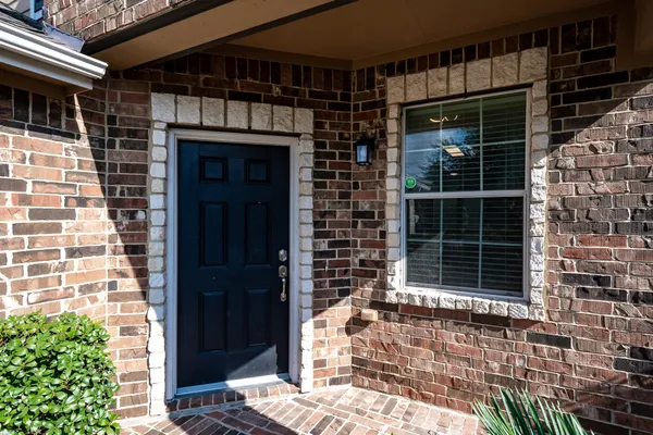 $2,400 | 10019 Lynnwood Drive, Baytown, TX 77521