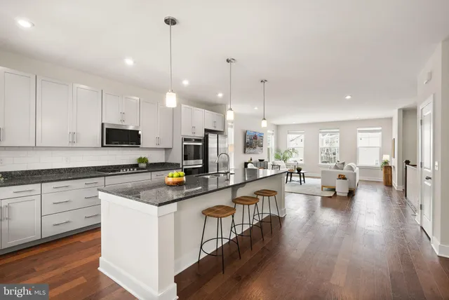 $700,000 | 17762 Kingfisher Isle Road, Dumfries, VA 22026