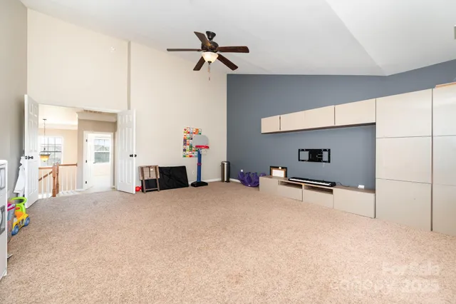a view of a livingroom with furniture and a ceiling fan