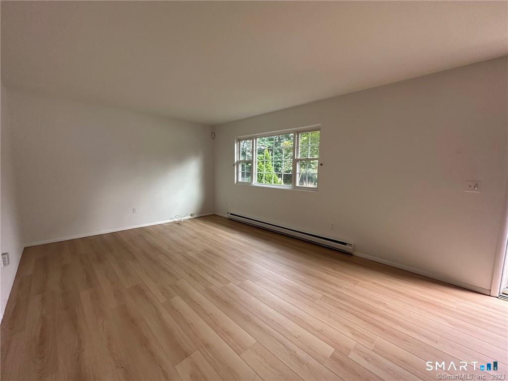 112 Rodgers Road, Unit 112 Fairfield, CT 06824 - Photo 7 of 22 Living Room
