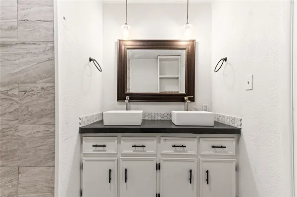 $2,400 | 411 Rolling Acres Drive, Corpus Christi, TX 78410