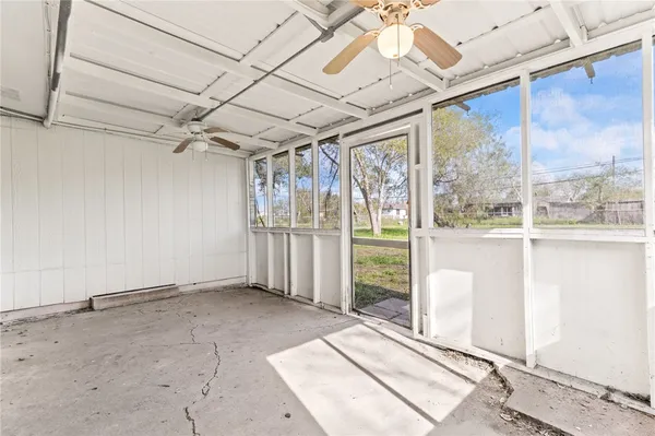 $2,400 | 411 Rolling Acres Drive, Corpus Christi, TX 78410