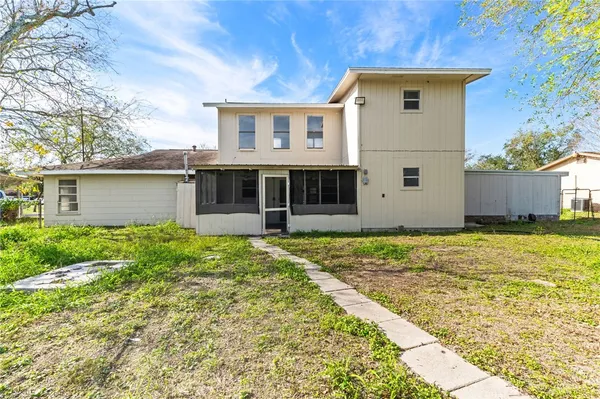 $2,400 | 411 Rolling Acres Drive, Corpus Christi, TX 78410