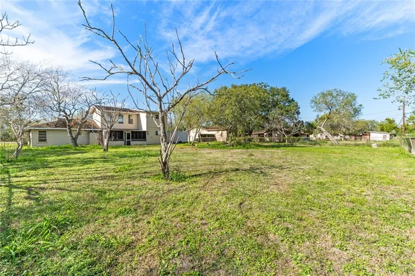 $2,400 | 411 Rolling Acres Drive, Corpus Christi, TX 78410