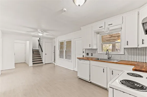 $2,400 | 411 Rolling Acres Drive, Corpus Christi, TX 78410