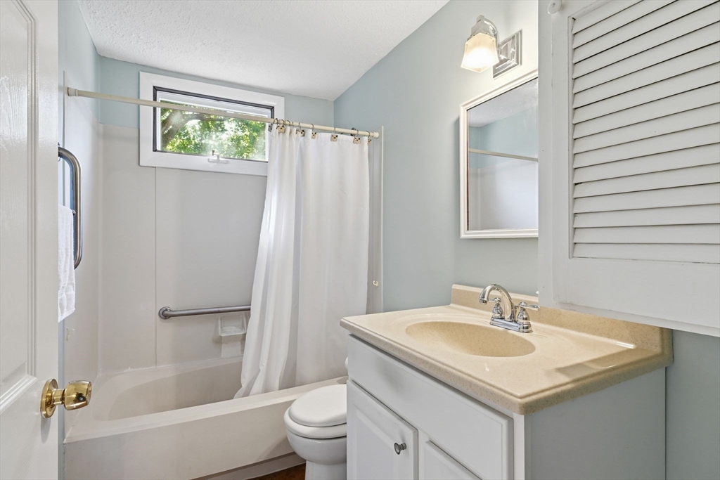 291 Old Farm Road Springfield, MA 01119 - Photo 21 of 34