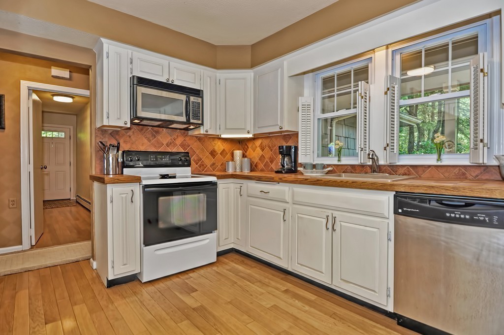 52 Lincoln Road Sharon, MA 02067 - Photo 9 of 30 Gallery Image 9