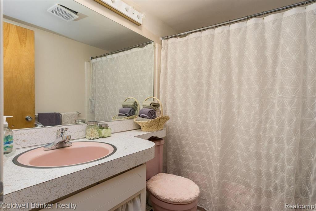 29328 Hoover Road, Unit 328 Warren, MI 48093 - Photo 12 of 15