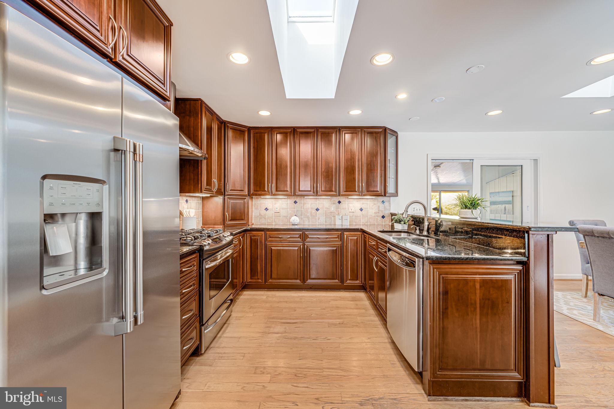 1831 Quartet Circle Vienna, VA 22182 - Photo 17 of 60 a large kitchen with stainless steel appliances granite countertop a stove a sink dishwasher and a refrigerator