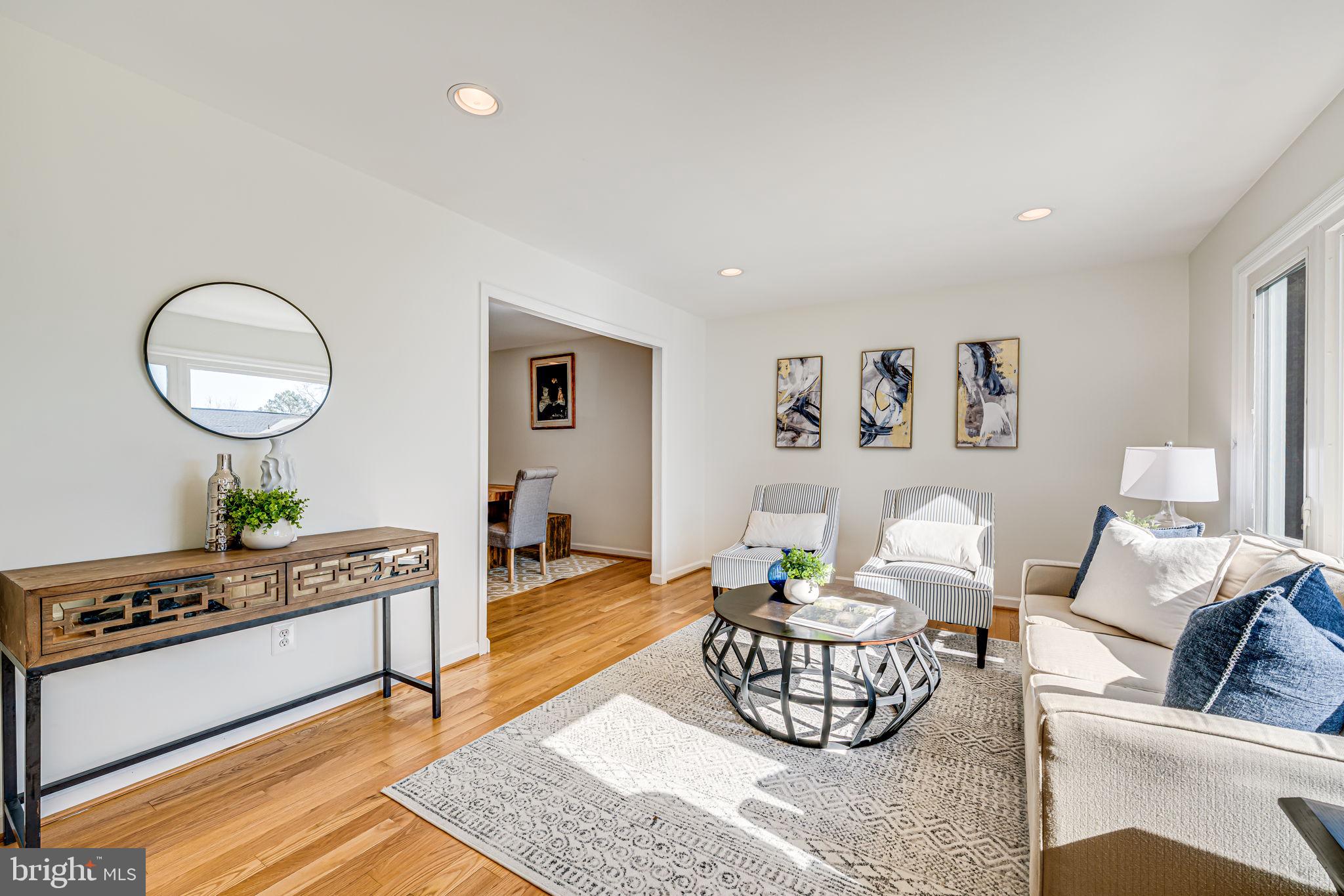 1831 Quartet Circle Vienna, VA 22182 - Photo 8 of 60 a living room with furniture and a rug
