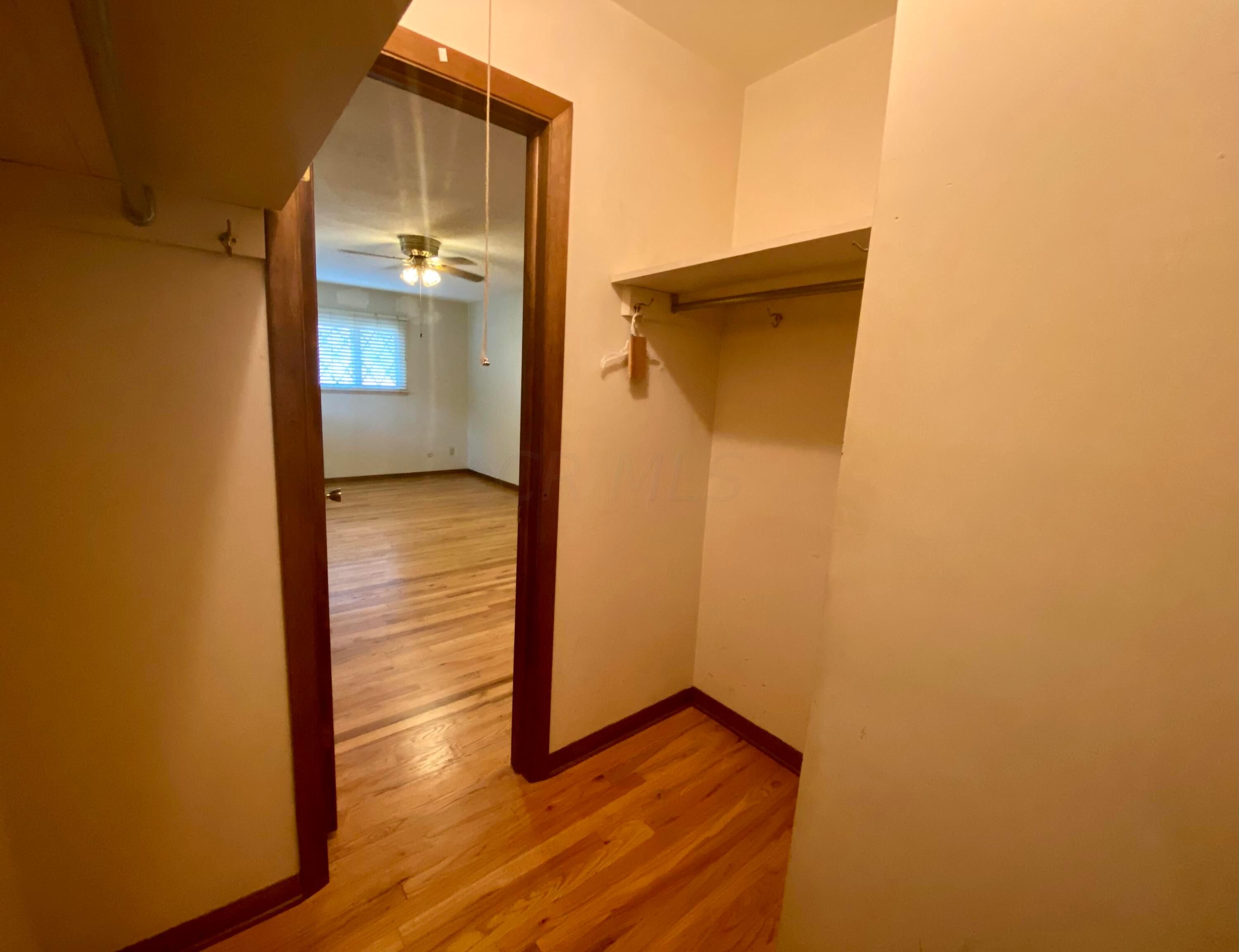 413 Heather Hill Road Columbus, OH 43213 - Photo 24 of 36 Owner suite walk-in closet