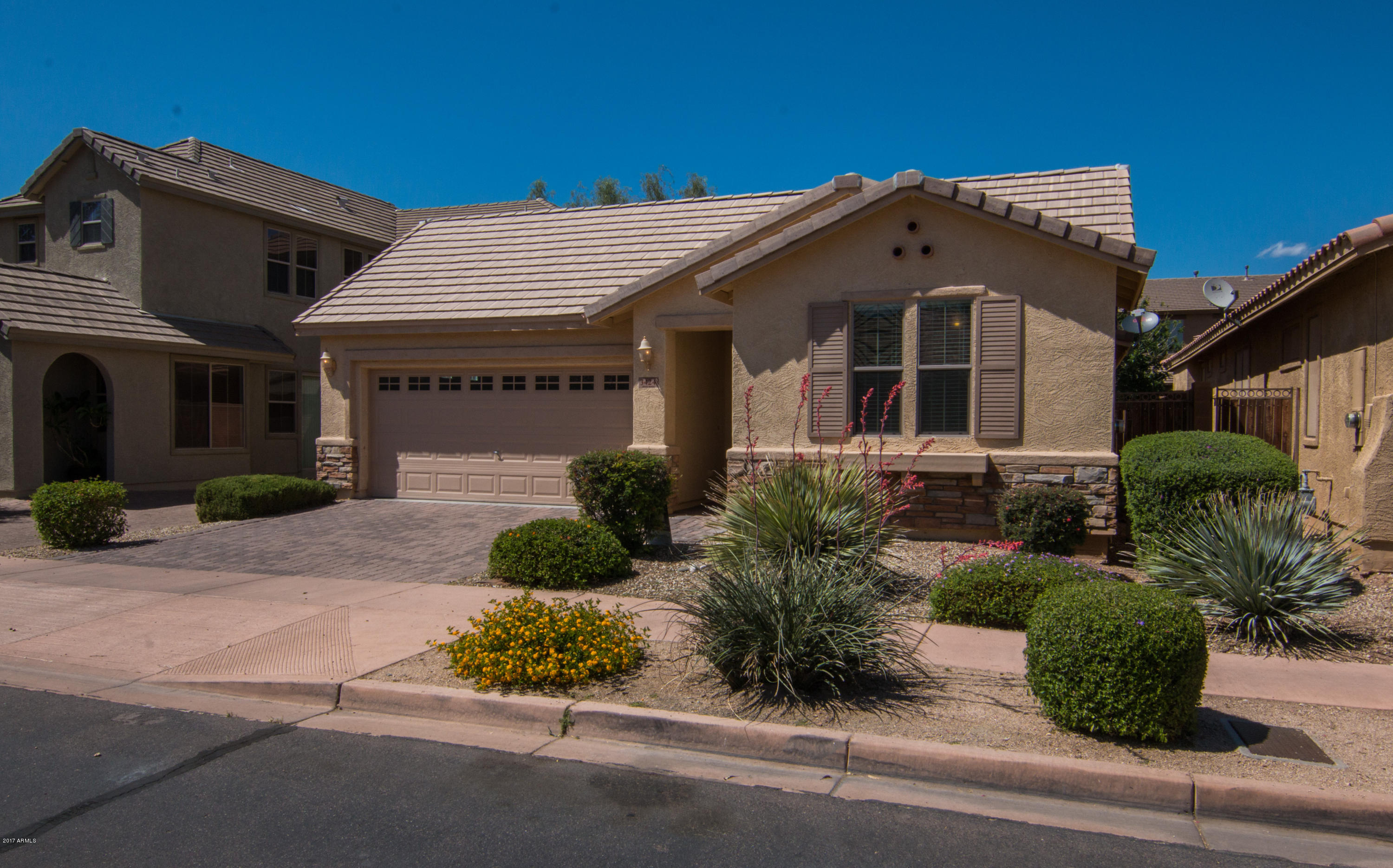 3424 West Florimond Road Phoenix, AZ 85086 - Photo 3 of 20 IMG_1191-23