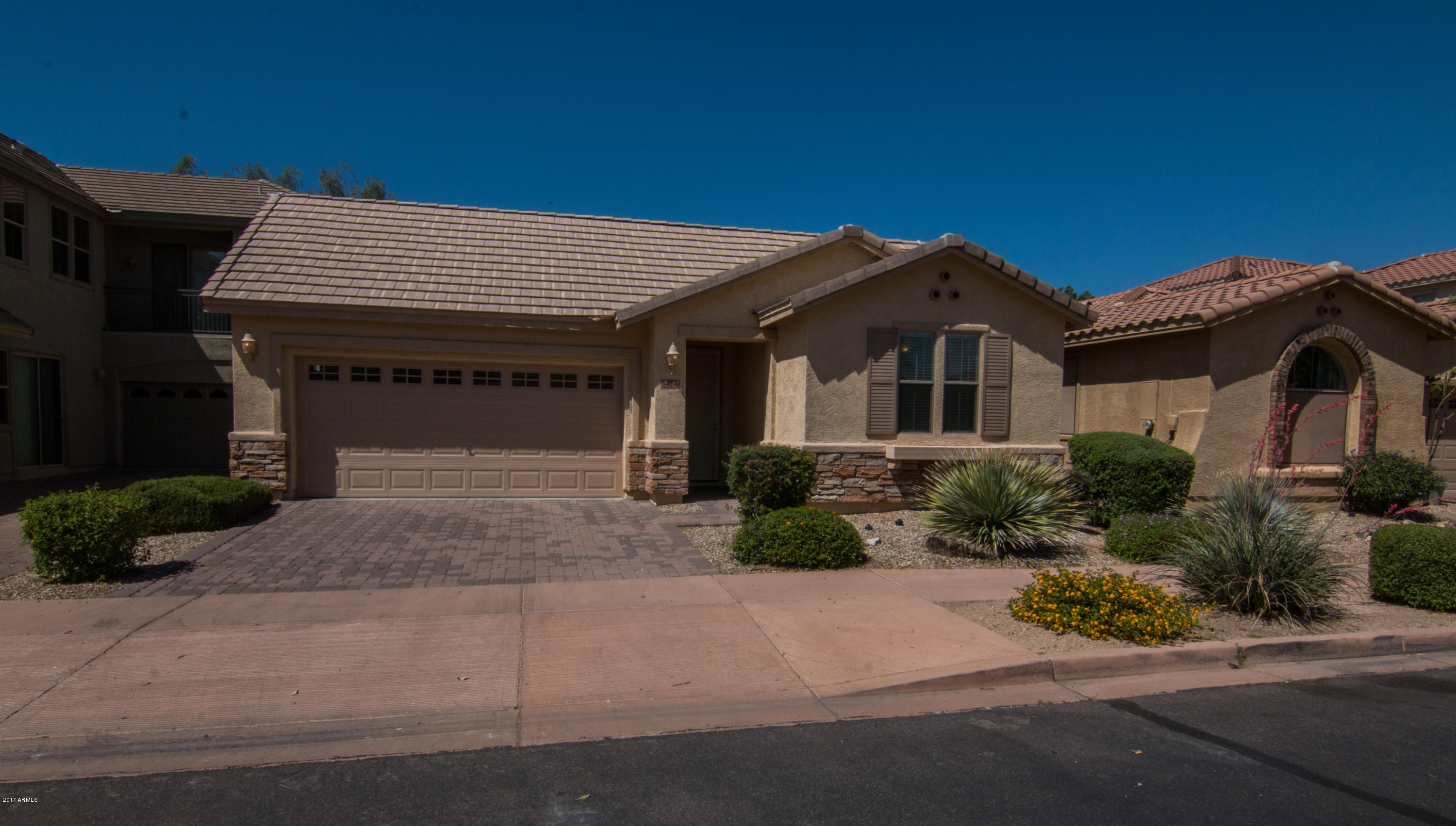 3424 West Florimond Road Phoenix, AZ 85086 - Photo 4 of 20 IMG_1189-22