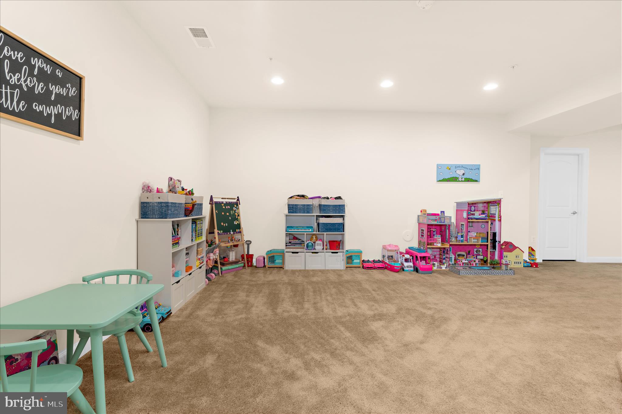 830 Sebastian Lane Gambrills, MD 21054 - Photo 44 of 63 a living room with furniture