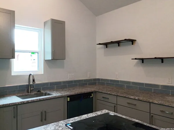 $1,600 | 270 Ridgerock Drive, Canyon Lake, TX 78133