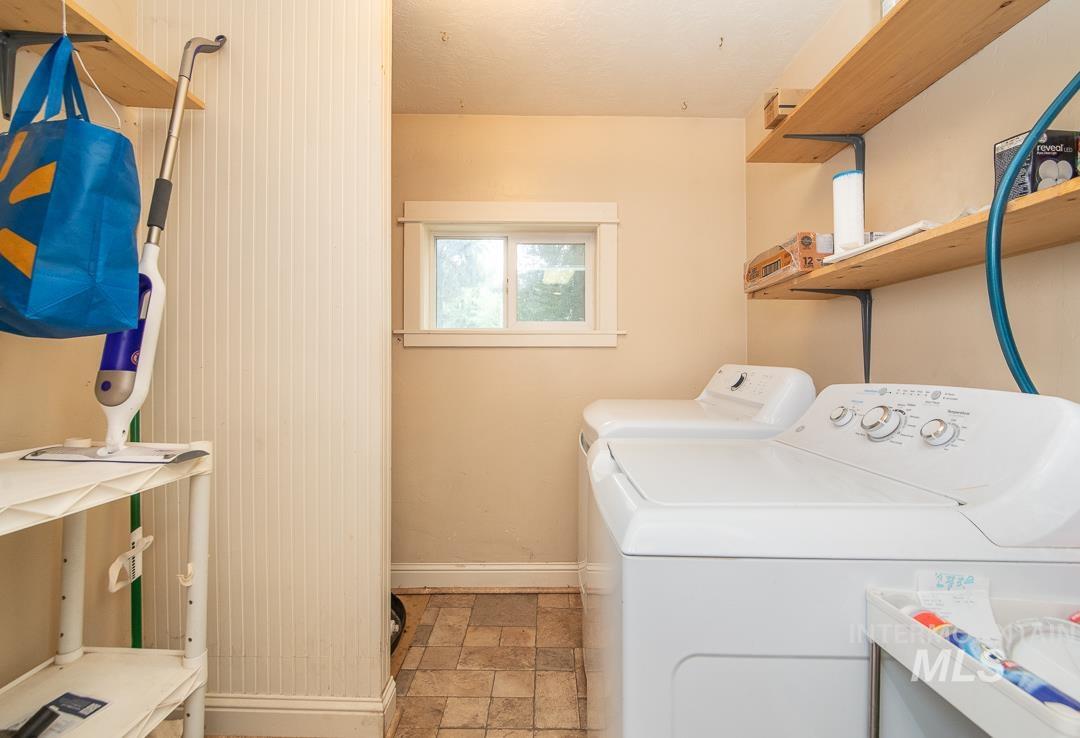 595 Cemetery Road Cambridge, ID 83610 - Photo 20 of 47 Laundry room