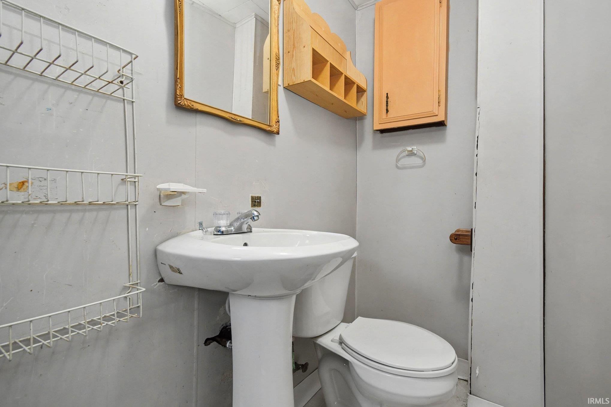 1092 Cherry Lane Peru, IN 46970 - Photo 2 of 26