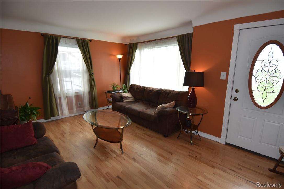 1216 West Bristol Road Flint, MI 48507 - Photo 4 of 33 DSC_1606.JPG