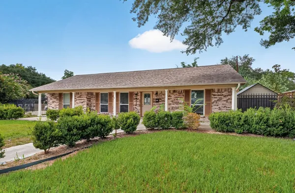 $849,900 | 8522 Westview Drive, Houston, TX 77055