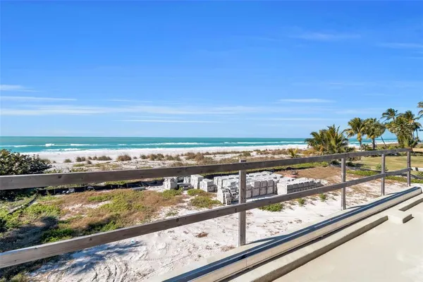 a en suite bathroom with a sink and a mirror