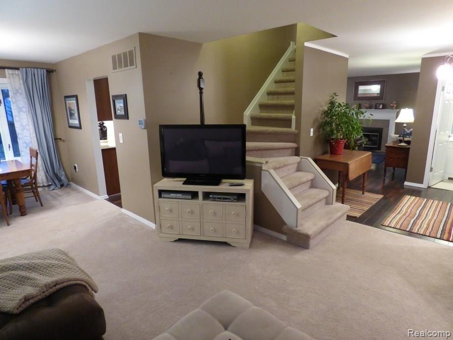 22563 Deerfield Road Novi, MI 48375 - Photo 14 of 44 P1190981.jpg